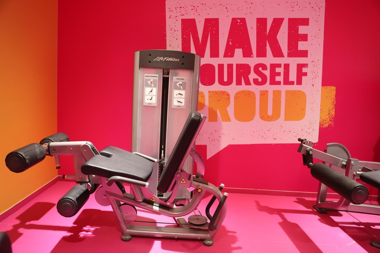 Somewhere Hotel Al Ahsa Al-Hofuf Esterno foto Leg extension machine
