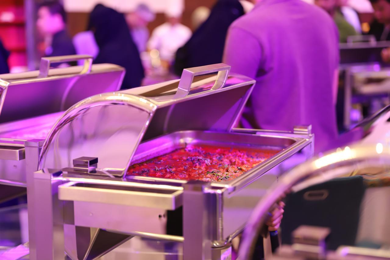 Somewhere Hotel Al Ahsa Al-Hofuf Esterno foto A chafing dish