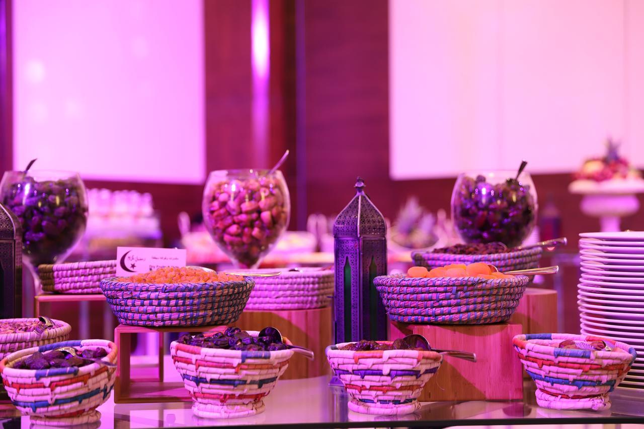 Somewhere Hotel Al Ahsa Al-Hofuf Esterno foto A buffet at a hotel