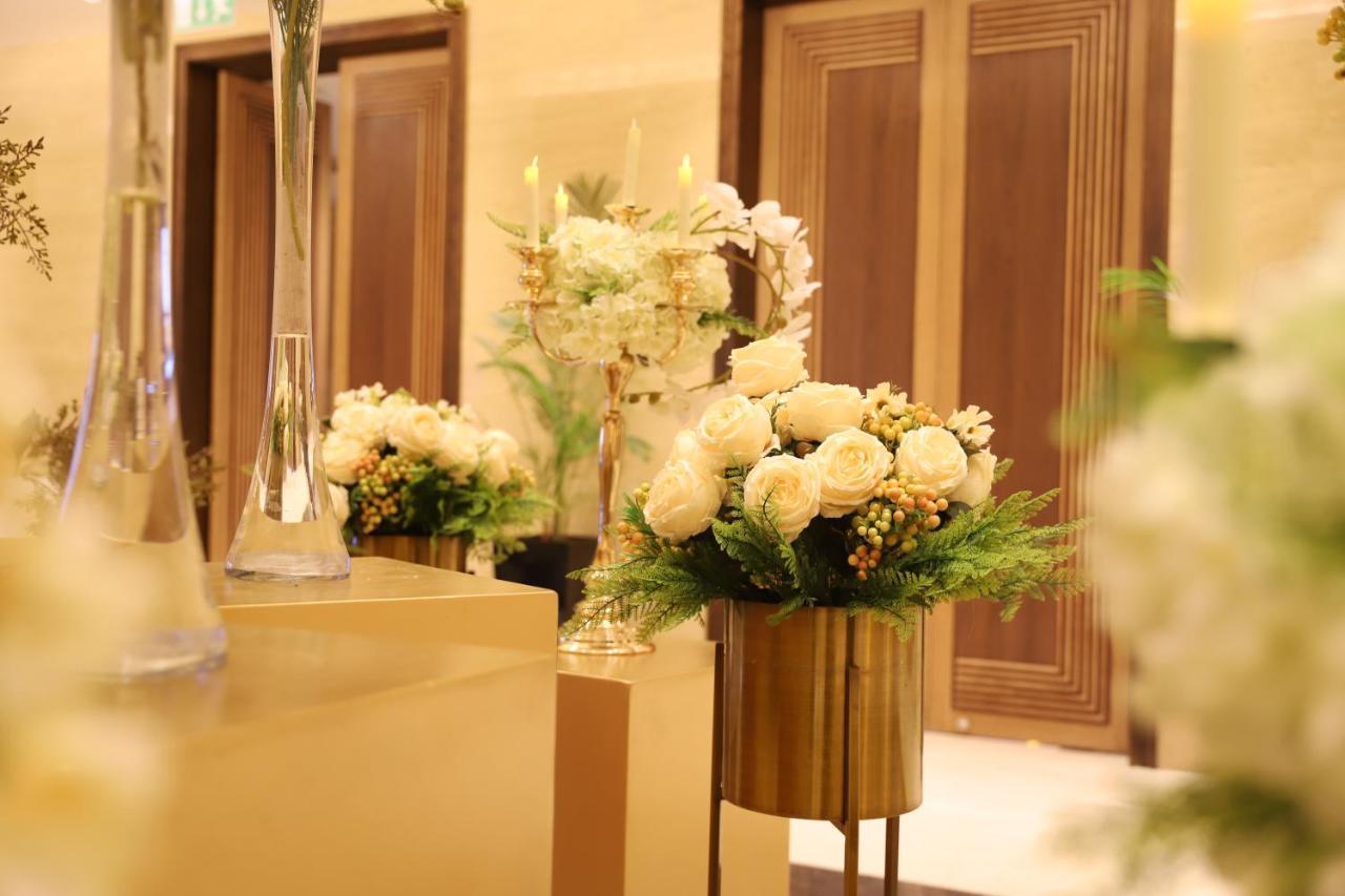 Somewhere Hotel Al Ahsa Al-Hofuf Esterno foto Flower arrangement at the hotel
