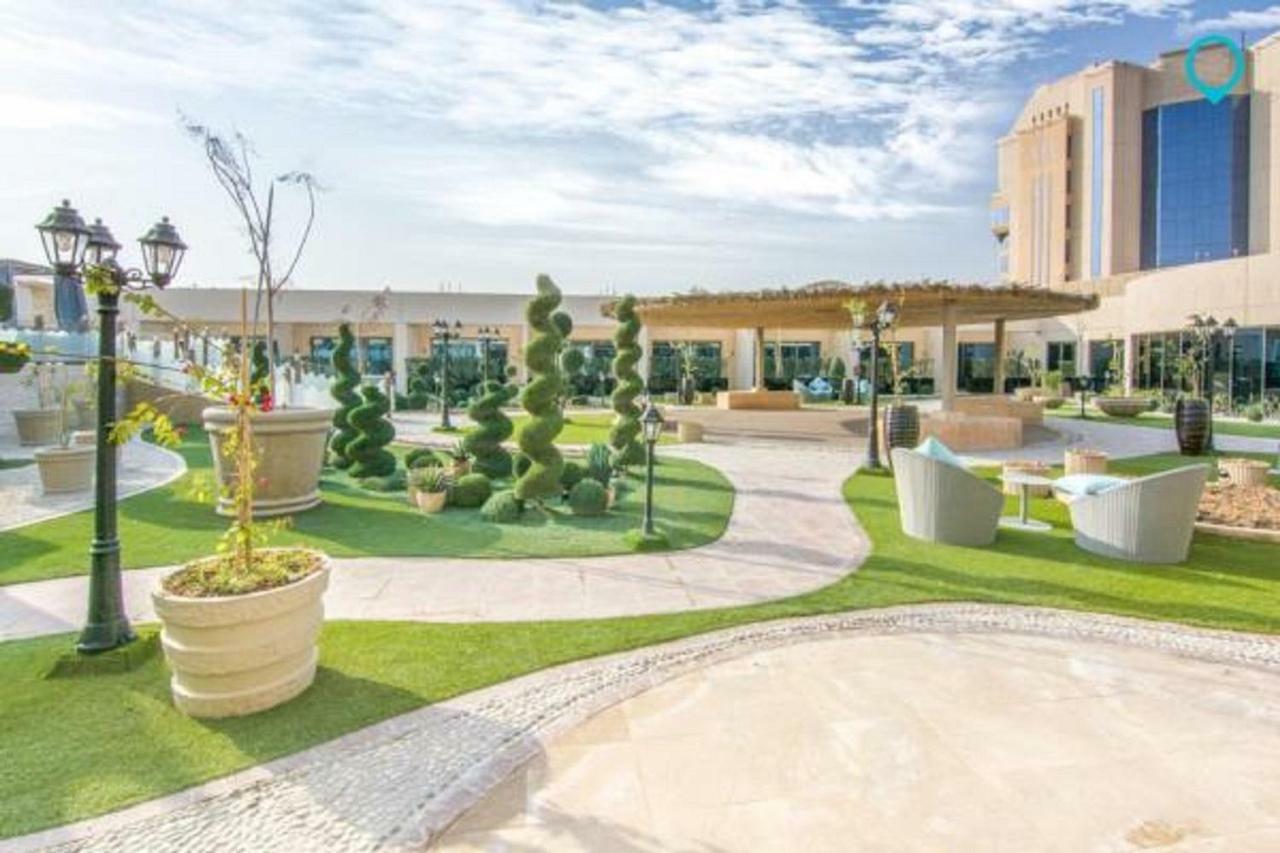 Somewhere Hotel Al Ahsa Al-Hofuf Esterno foto The courtyard of the hospital